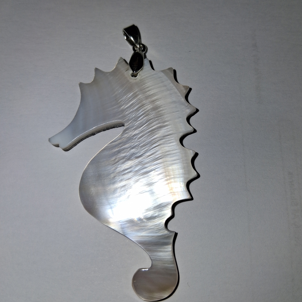Seahorse Abalone/Mother Of Pearl Shell Pendant - Picture 3 of 6